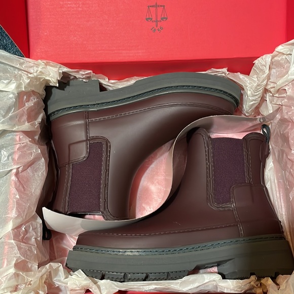 HUNTER Refined Stitch Detail Chelsea Boots - Picture 12 of 17